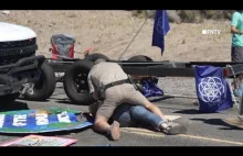 Pełne wideo z blokady drogi przez pseudo-ekologów i interwencji policji