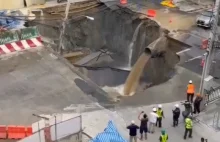 Moment zapadnięcia się ulicy w Bangkoku