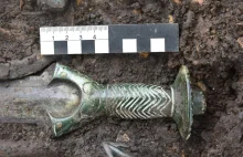 Archeolodzy odkryli miecz z brązu liczący ponad 3000 lat. Bawaria, Niemcy.