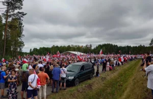 Tłumy na odsłonięciu pomnika Rzezi Wołyńskiej w Domostowie