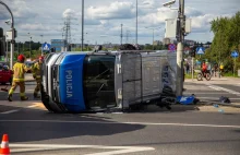 Radiowóz przewrócił się na bok. Wypadek w Olsztynie