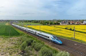 Pijany "uciął sobie drzemkę między szynami". Przejechał nad nim pociąg Pendolino