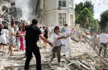 Kijów. Tłumy spieszą z pomocą do zbombardowanego szpitala. "Niesamowita solidarn