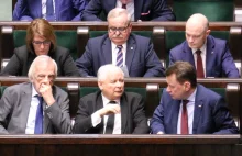 PiS szykuje się na rząd mniejszościowy lub... podbieranie posłów Konfederacji