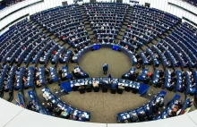 PE uchylił immunitet eurodeputowanym z PiS za polubienie tweeta