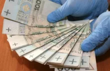 W trakcie nalotu na dom dilera policjant próbował ukraść jego pieniądze.