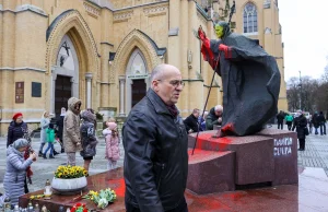Minister o zniszczeniu pomnika Jana Pawła II: "to akt nikczemny"