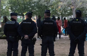Włochy: Atak imigrantów i pobici policjanci. Na ulice może wyjść wojsko -