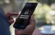 Logowanie biometryczne i za pomocą kodu. Oto wady i zalety obu rozwiązań