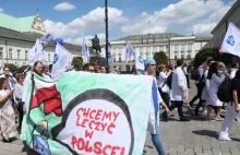 48 000 zł miesięcznie. Padła pierwsza propozycja limitu dla zarobków lekarza