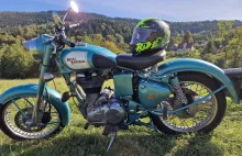 Przejażdżka na motocyklu Royal-Enfield w kasku LS2 Rapid