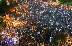 Studenci dołączyli do protestów. Premier ogłosił decyzję ws. ustawy o "zagranicz