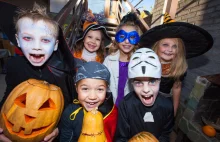Katechetka straszy dzieci egzorcyzmami przed balem Halloween