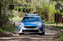 Pijany myśliwy gonił fotografa autem.