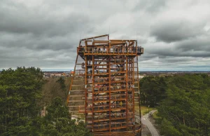 Ma 32 m wysokości i jest z drewna. Wieża widokowa w Wolinie otwarta