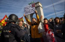 Antyrządowe wiece w Madrycie i Barcelonie. W stolicy policja użyła siły