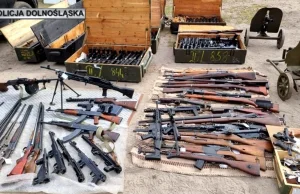 Policjanci przejęli arsenał handlarza bronią