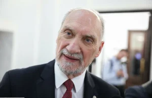 "Bezprawie". Macierewicz ostro o decyzji MON, która odcina go od milionów