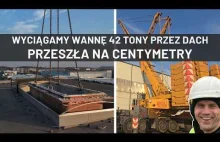 Wyciąganie ciężkiej wanny cynkowniczej z hali za pomocą dźwigu 800 ton