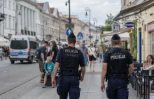 "To wybór między śmiercią od hałasu a od duchoty". Warszawa tonie w śmieciach