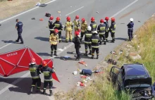 Czołowe zderzenie tira z busem. 4 osoby zginęły