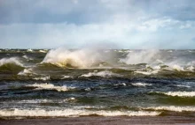 Topiły się trzy osoby. Dwie wyciągnięto na brzeg, jedna została pod wodą