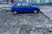 Gorzów pozazdrościł Łodzi i zostawił samochód w środku remontowanego parkingu