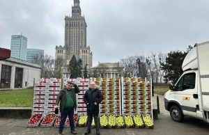 Można blokować i można częstować – pozytywna akcja sadowników w centrum Warszawy