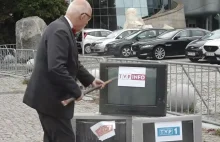 Konfederacja zarzuca Telewizji Polskiej cenzurę. Niszczy trzy telewizory
