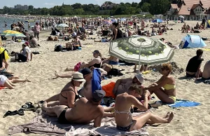 Letnie oblężenie w Sopocie! Piękna pogoda i tłumy na plaży [DUZO ZDJĘĆ]