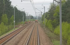 O krok od tragedii na torach. Robotnicy pracowali na czynnym torze