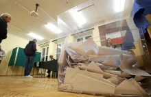 Z urny wyjęli 300 kart referendalnych więcej niż wydali wyborcom.