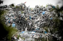 Niebezpieczne odpady w Podlaskiem. "Rządu PiS problem takich składowisk nie obch