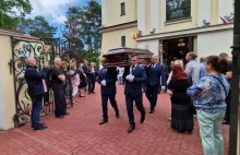 Pogrzeb Janusza Rewińskiego. Odczytano decyzję Andrzeja Dudy