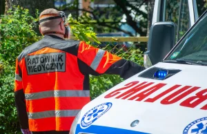 Przyjechali pomóc mężczyźnie. Ratownik medyczny pobity podczas interwencji