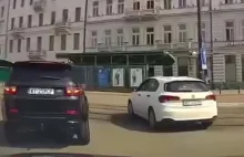 Kierowca BMW potrącił policjanta.