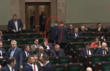 Poseł Konfederacji musiał wyjść z obrad. "Halo, czy pan kontaktuje?"