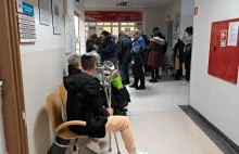 Długie kolejki w przychodniach. Pacjenci chcą bezpłatnych leków. "Sytuacja dezor