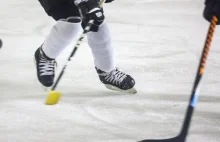 Tragedia w Kanadzie. 11-letni hokeista niefortunnie trafiony krążkiem
