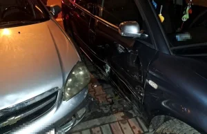 Nietrzeźwa 17-latka bez uprawnień uszkodziła dwa zaparkowane auta