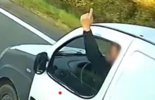 Agresywny kierowca fiata wprowadzał zagrożenie. Stop Cham!
