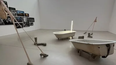 Dwie wanny za 800 000 złotych w Muzeum Sztuki Nowoczesnej w Warszawie