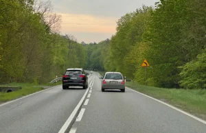 Mam lepszy samochód, wyprzedzić muszę, bo się uduszę