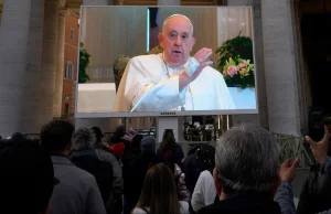 Choroba papieża Franciszka. Nie był w stanie odczytać tekstu rozważań