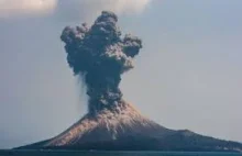 [PILNE] Wulkan na Sycylii uruchomił zrzut lawy. Erupcja Etny w Sycylii (Włochy)