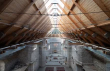Kościół w Neratovie unikat ze szklanym dachem
