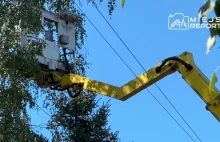 Operator podnośnika po porażeniu prądem zaczął się palić od stóp w górę.