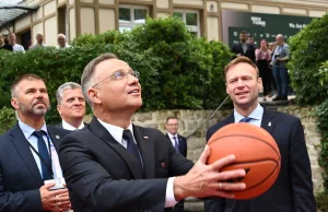 Andrzej Duda skradł show przez trik z piłkami. To był dopiero początek.