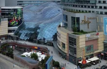 Zwłoki młodego mężczyzny znalezione w toalecie w Złotych Tarasach