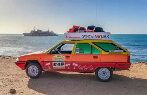 Dwa Citroëny BX 4×4 na wybrzeżu Atlantyku. Trwa rajd Budapeszt - Bamako 2024.